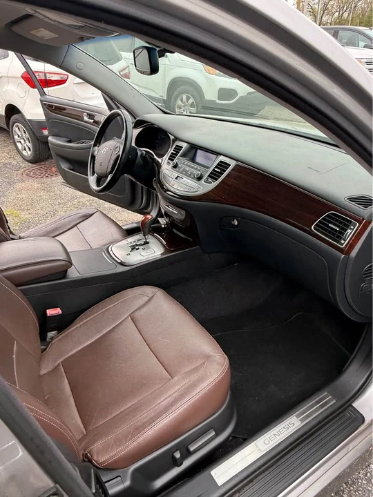 2013 Hyundai Genesis - Image 17 of 18
