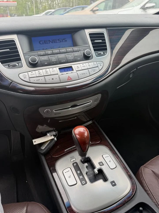 2013 Hyundai Genesis - Image 10 of 18