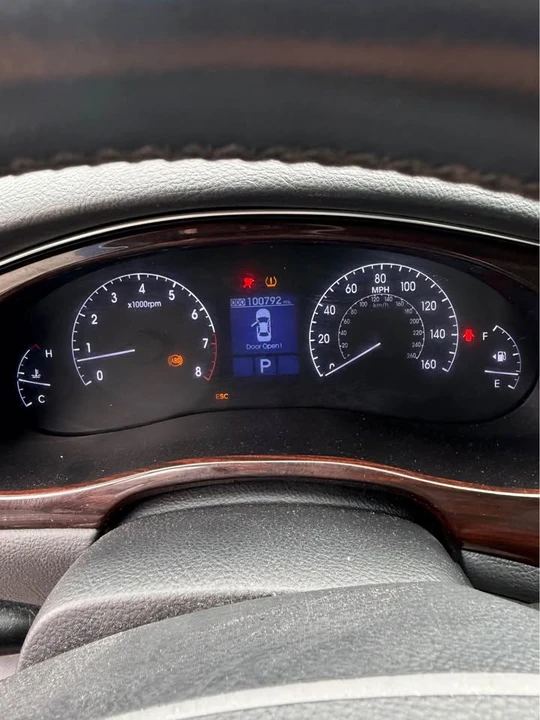 2013 Hyundai Genesis - Image 13 of 18