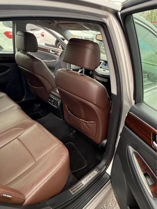 2013 Hyundai Genesis - Image 16 of 18