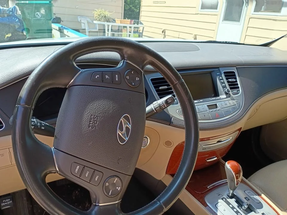 2013 Hyundai Genesis - Image 8 of 9
