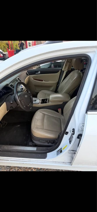 2013 Hyundai Genesis - Image 7 of 7