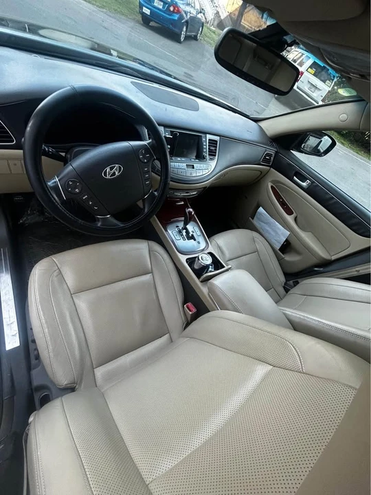2013 Hyundai Genesis - Image 2 of 7