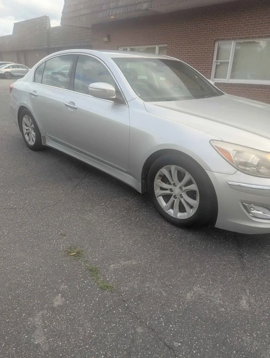 2013 Hyundai Genesis - Image 3 of 9