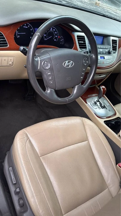 2013 Hyundai Genesis - Image 11 of 15