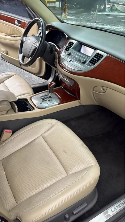2013 Hyundai Genesis - Image 12 of 15