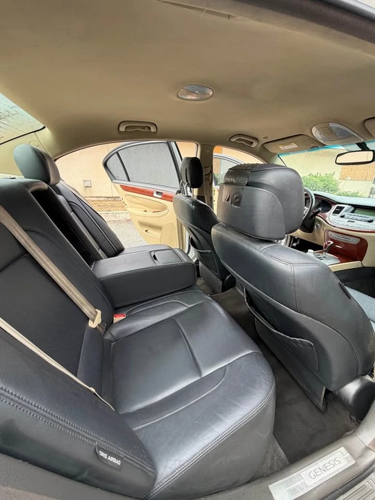 2013 Hyundai Genesis - Image 12 of 14
