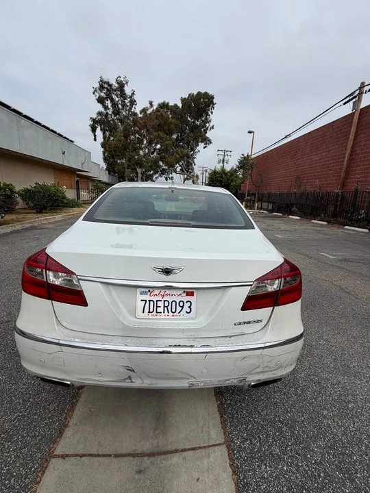 2013 Hyundai Genesis - Image 3 of 14