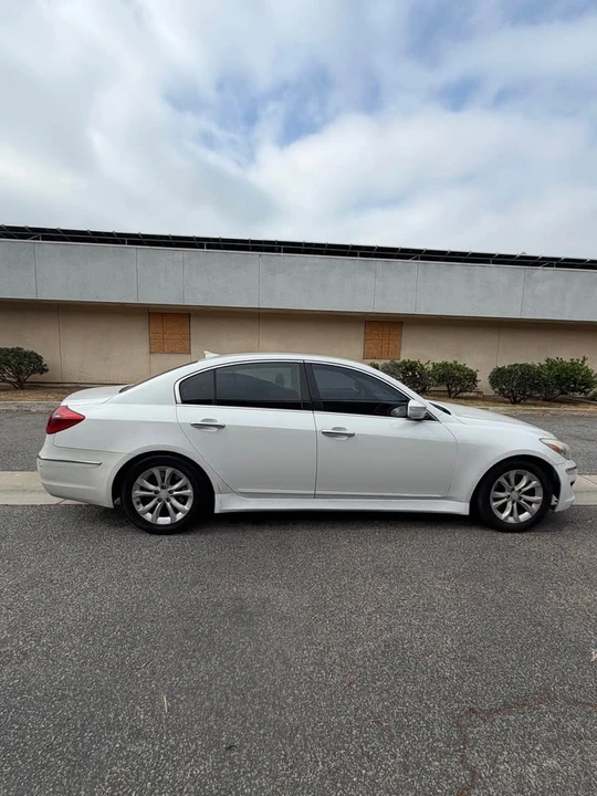 2013 Hyundai Genesis - Image 5 of 14