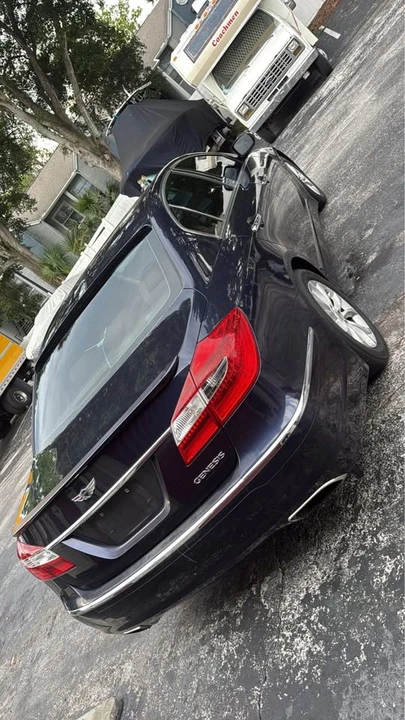 2013 Hyundai Genesis - Image 5 of 15