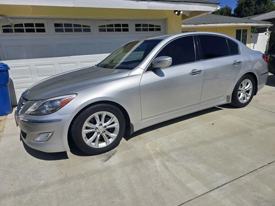 2013 Hyundai Genesis - Image 12 of 16