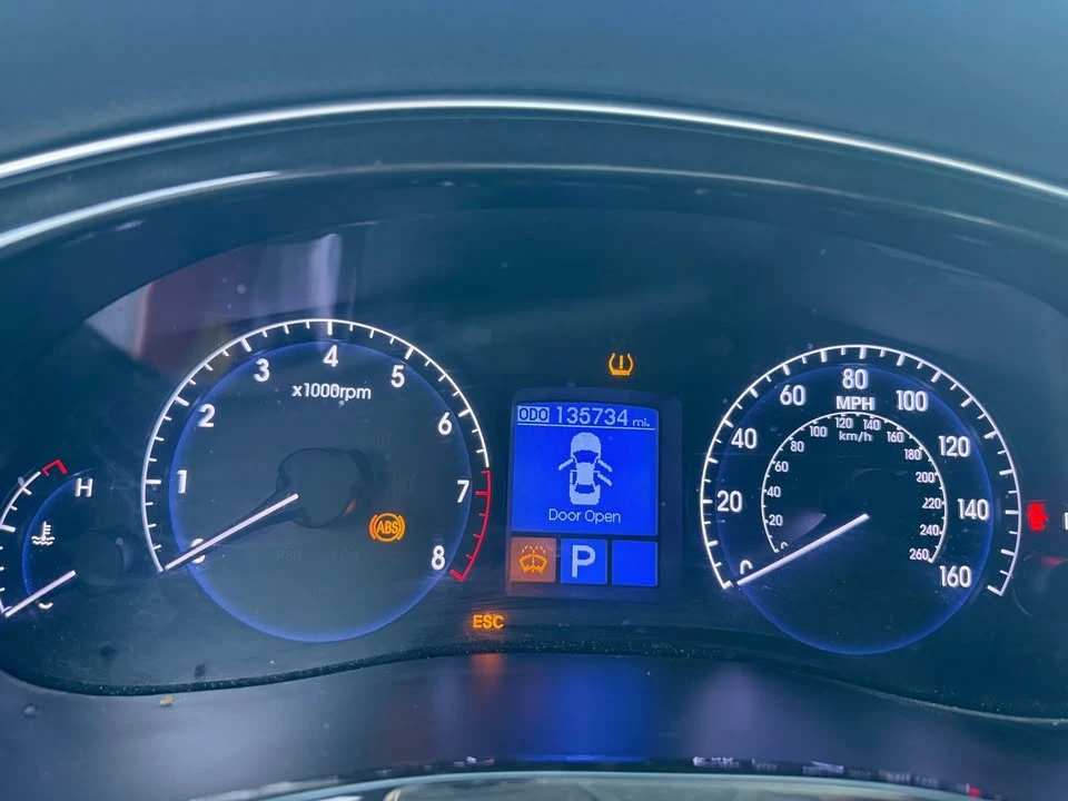 2013 Hyundai Genesis - Image 8 of 12