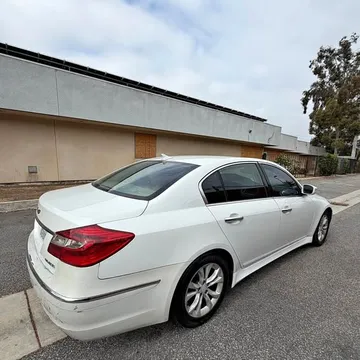 2013 Hyundai Genesis 3.8 Sedan 4D