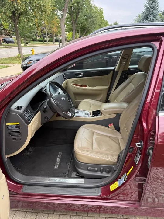 2013 Hyundai Genesis - Image 2 of 7