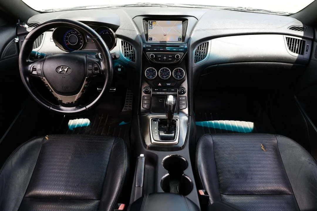 2013 Hyundai Genesis - Image 2 of 31