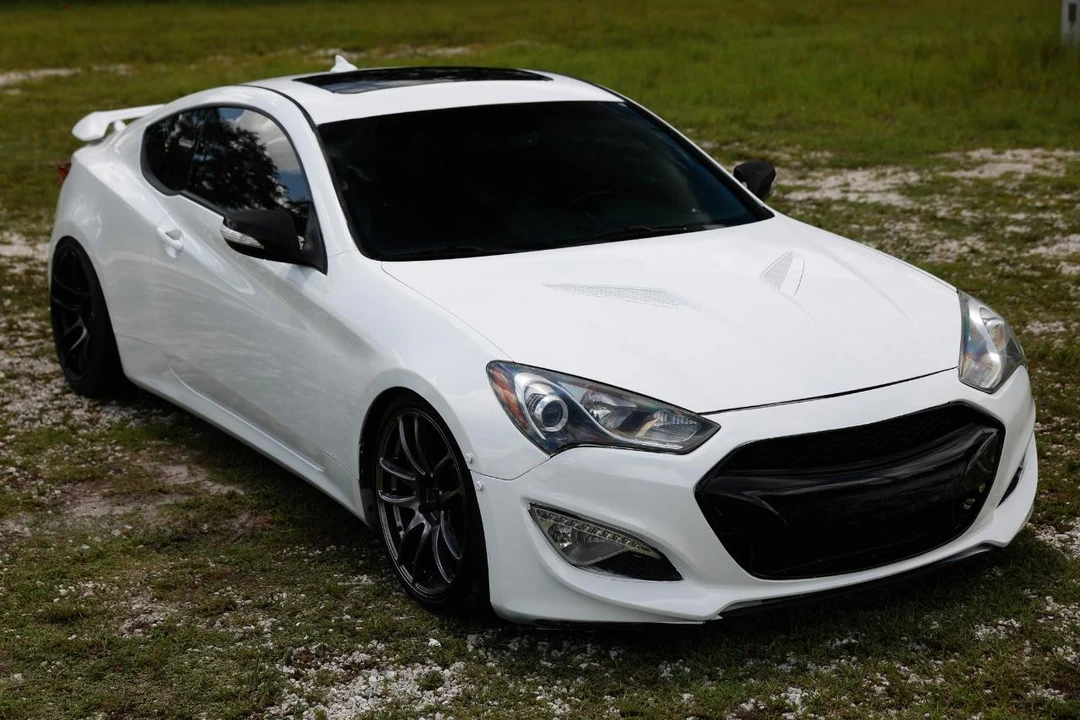 2013 Hyundai Genesis - Image 15 of 31