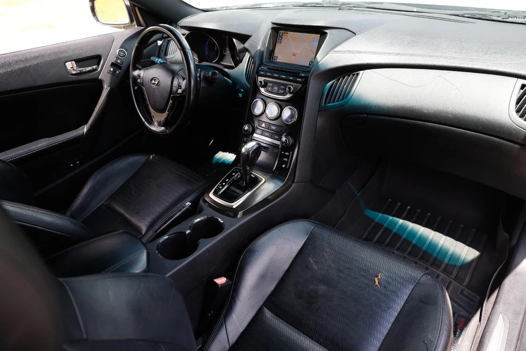 2013 Hyundai Genesis - Image 16 of 31