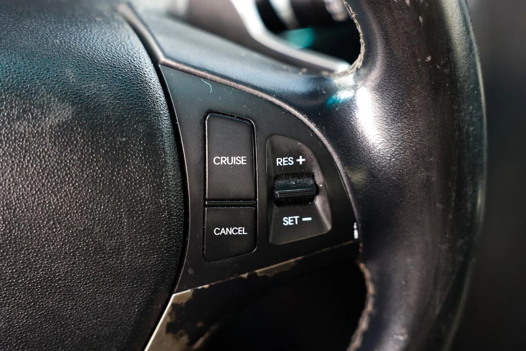 2013 Hyundai Genesis - Image 27 of 31