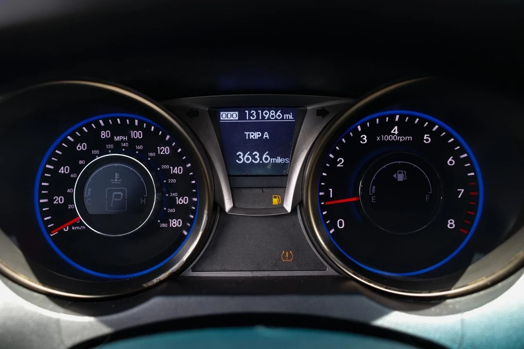 2013 Hyundai Genesis - Image 29 of 31