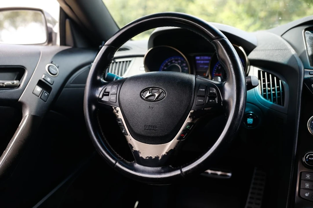 2013 Hyundai Genesis - Image 28 of 31