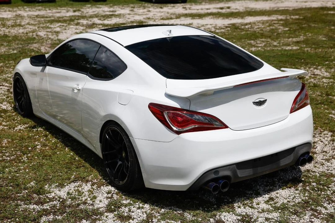 2013 Hyundai Genesis - Image 5 of 31