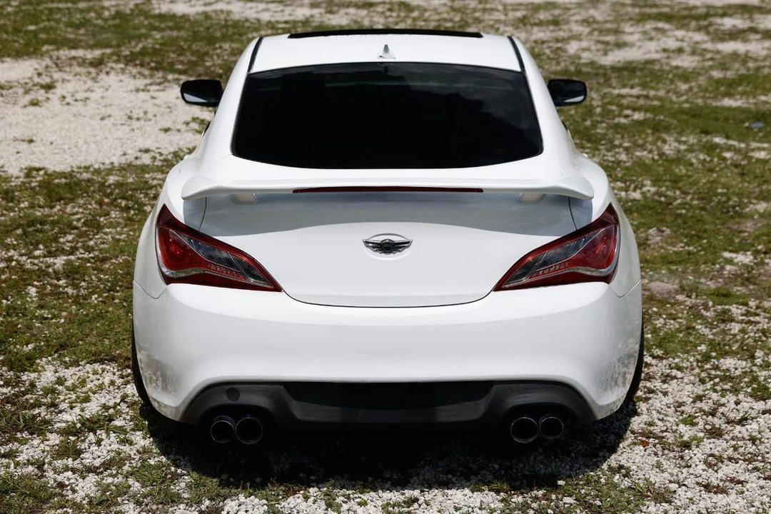2013 Hyundai Genesis - Image 9 of 31
