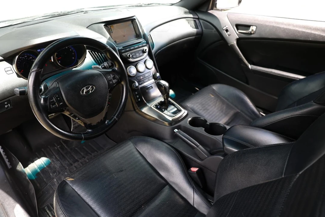 2013 Hyundai Genesis - Image 4 of 31