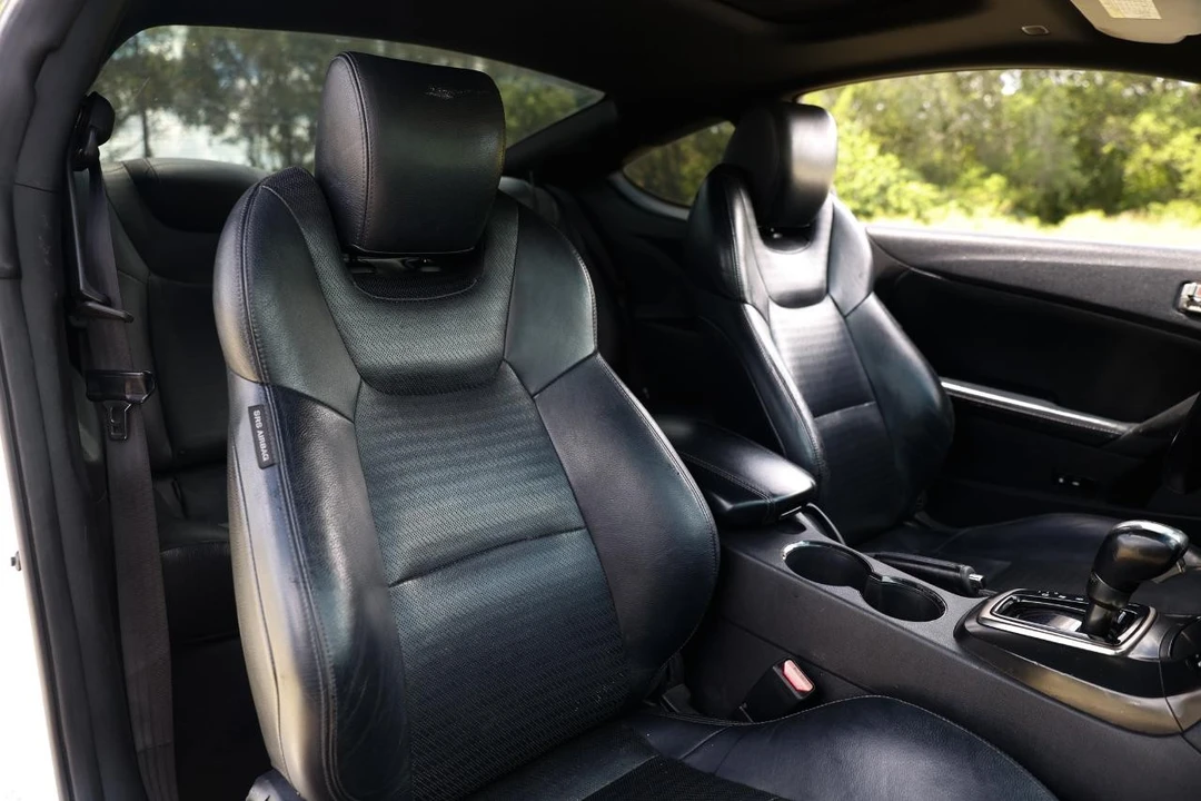 2013 Hyundai Genesis - Image 18 of 31