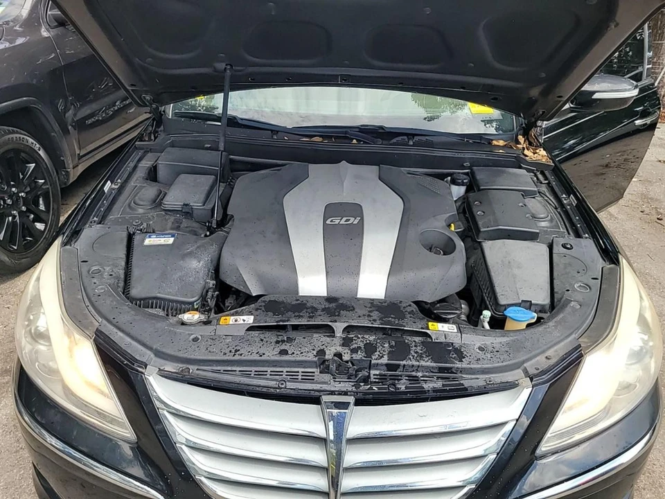 2013 Hyundai Genesis - Image 6 of 21