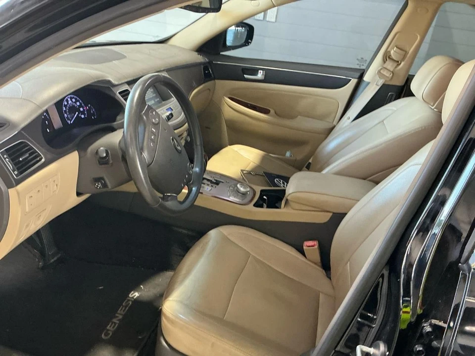 2013 Hyundai Genesis - Image 12 of 21