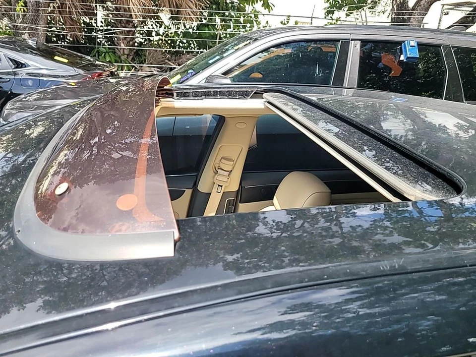 2013 Hyundai Genesis - Image 19 of 21