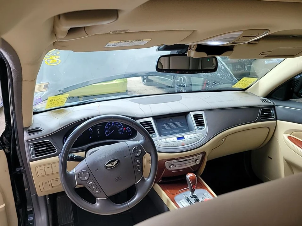 2013 Hyundai Genesis - Image 11 of 21
