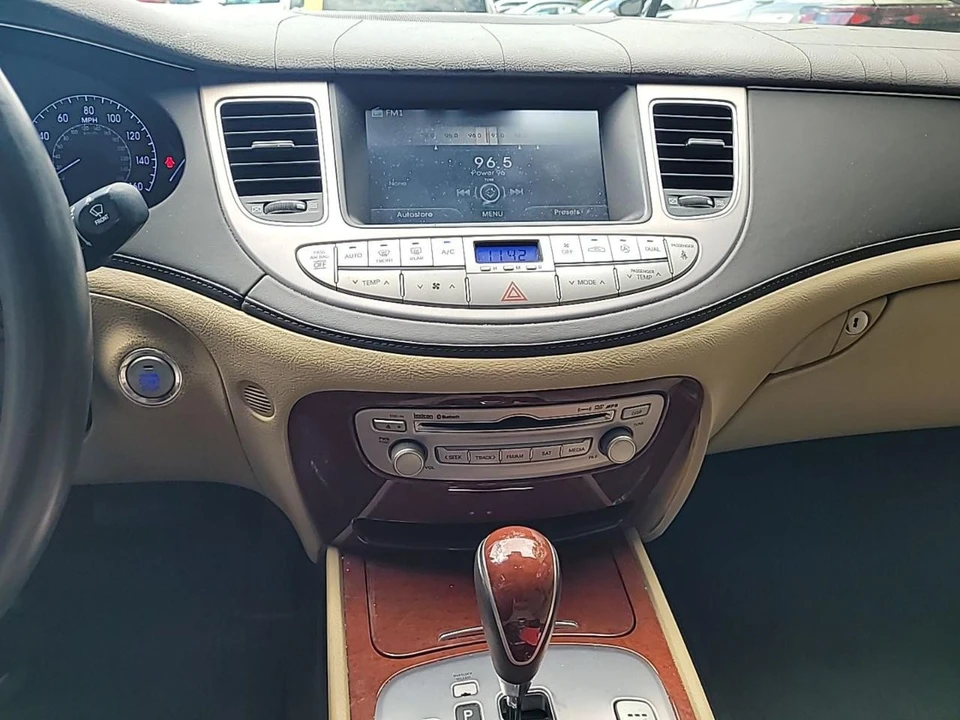 2013 Hyundai Genesis - Image 16 of 21
