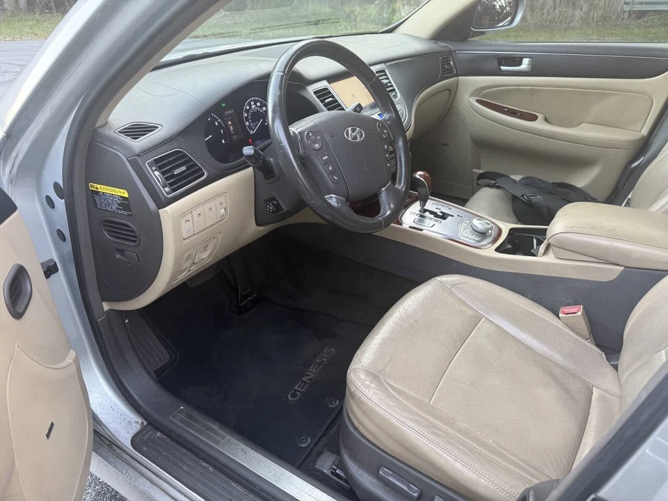 2013 Hyundai Genesis - Image 14 of 18