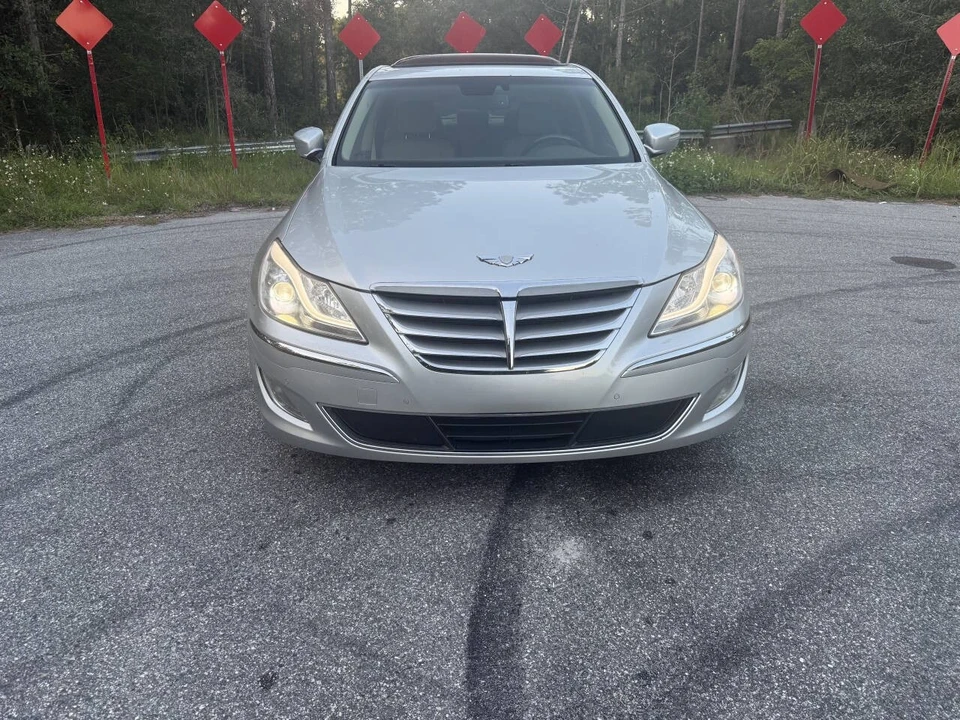 2013 Hyundai Genesis - Image 2 of 18