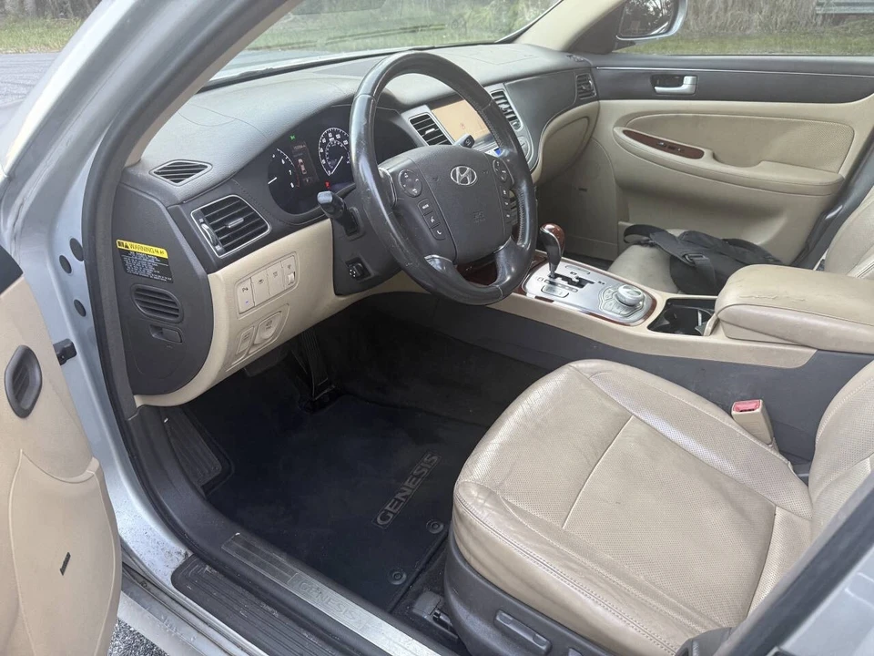 2013 Hyundai Genesis - Image 14 of 18