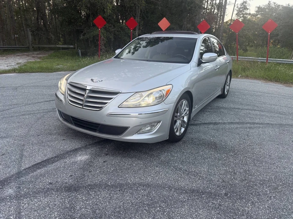 2013 Hyundai Genesis - Image 5 of 18