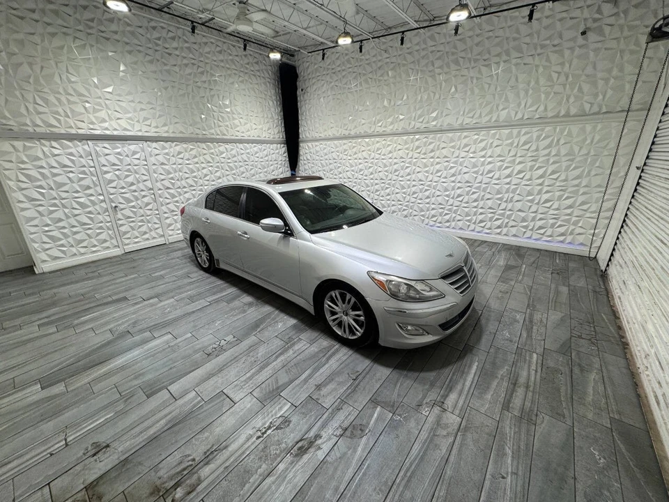 2013 Hyundai Genesis - Image 17 of 18