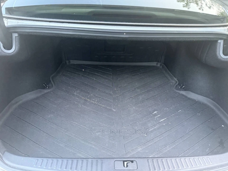 2013 Hyundai Genesis - Image 16 of 18