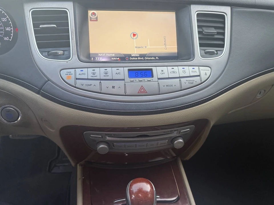 2013 Hyundai Genesis - Image 13 of 18