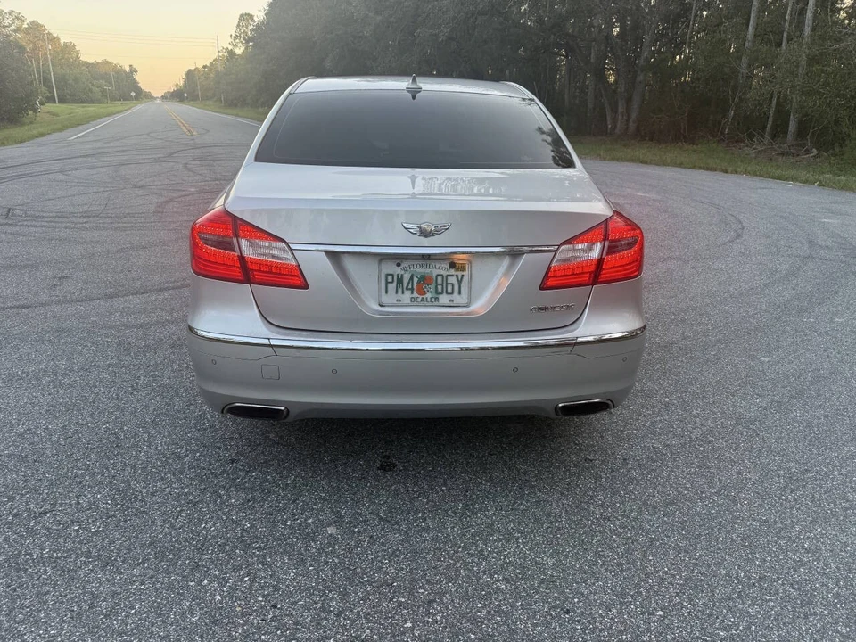 2013 Hyundai Genesis - Image 11 of 18