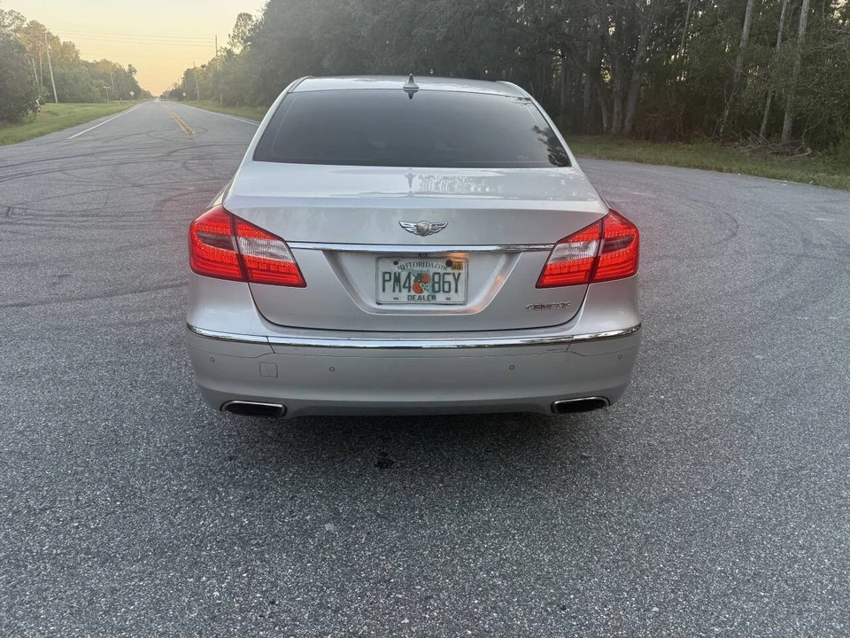 2013 Hyundai Genesis - Image 11 of 18