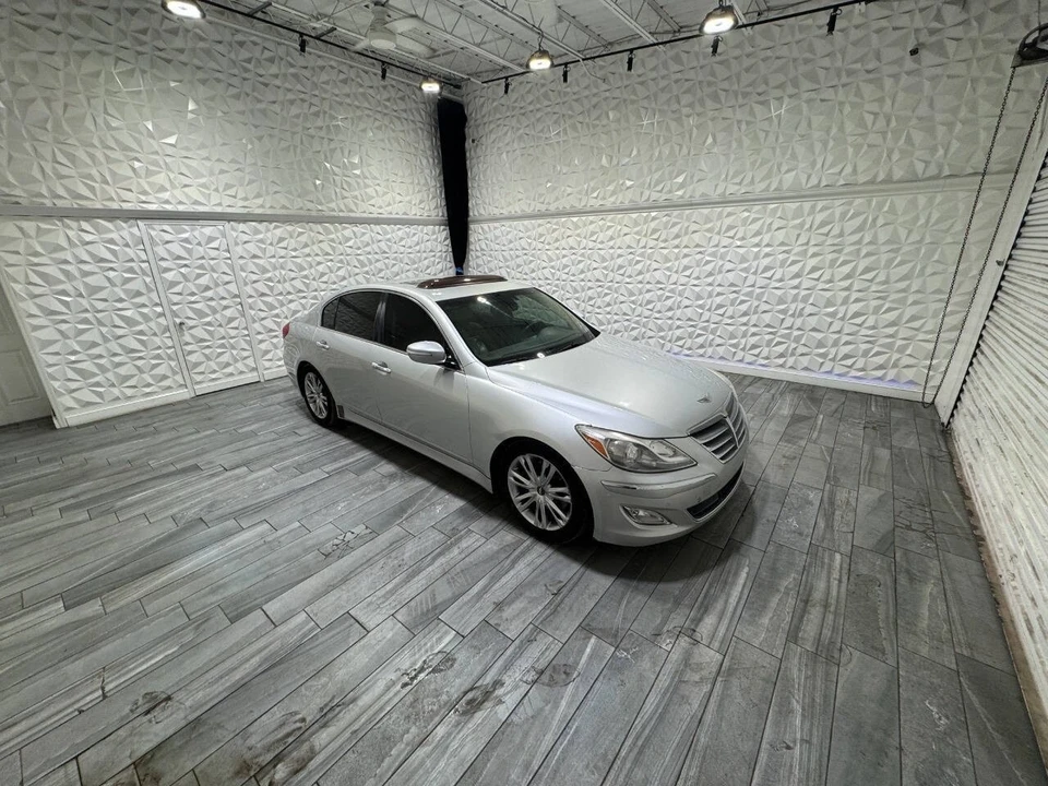 2013 Hyundai Genesis - Image 17 of 18
