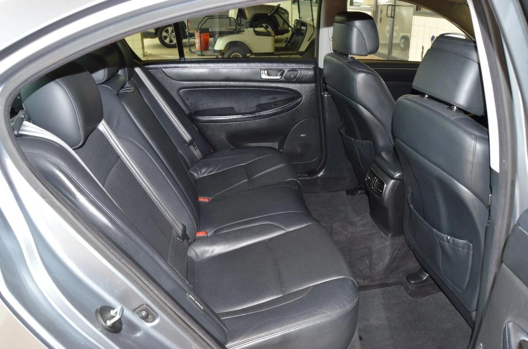 2013 Hyundai Genesis - Image 14 of 28