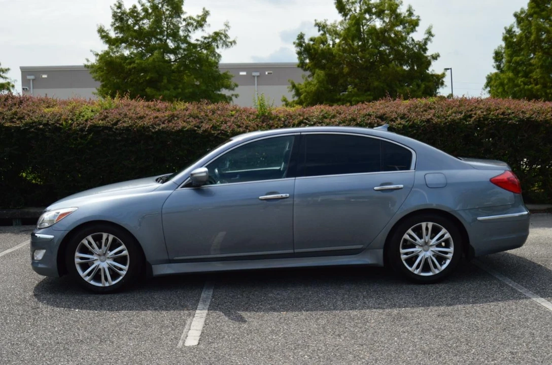 2013 Hyundai Genesis - Image 12 of 28