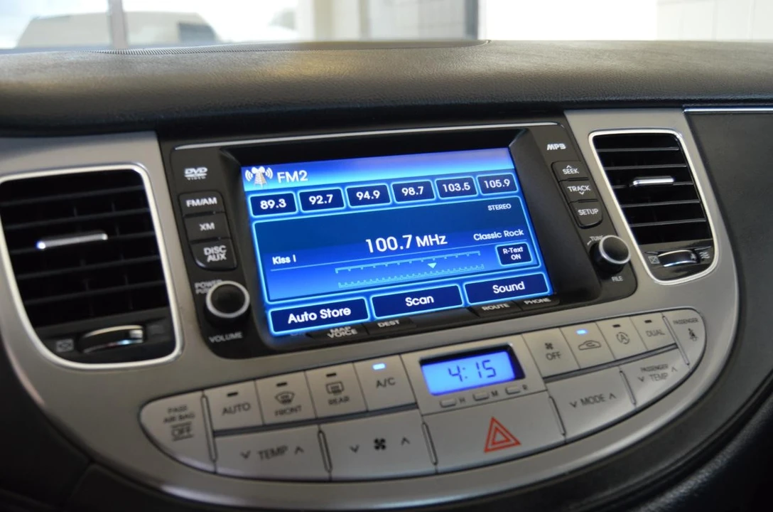 2013 Hyundai Genesis - Image 19 of 28