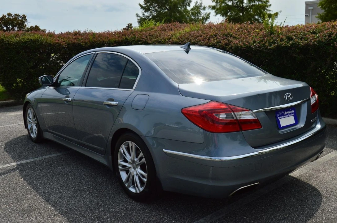 2013 Hyundai Genesis - Image 2 of 28