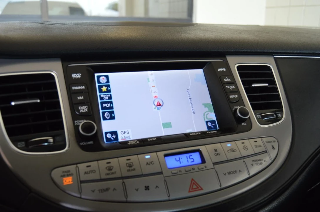 2013 Hyundai Genesis - Image 21 of 28