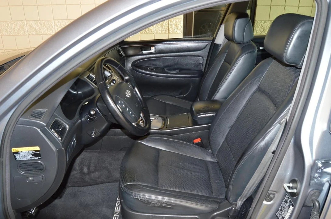 2013 Hyundai Genesis - Image 5 of 28