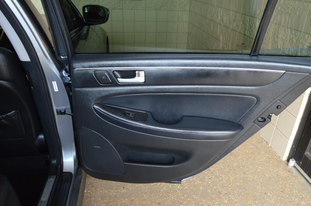 2013 Hyundai Genesis - Image 25 of 28